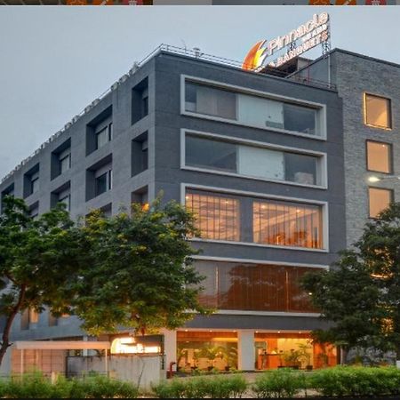 Pinnacle Grand Hotel Ahmedabad Esterno foto