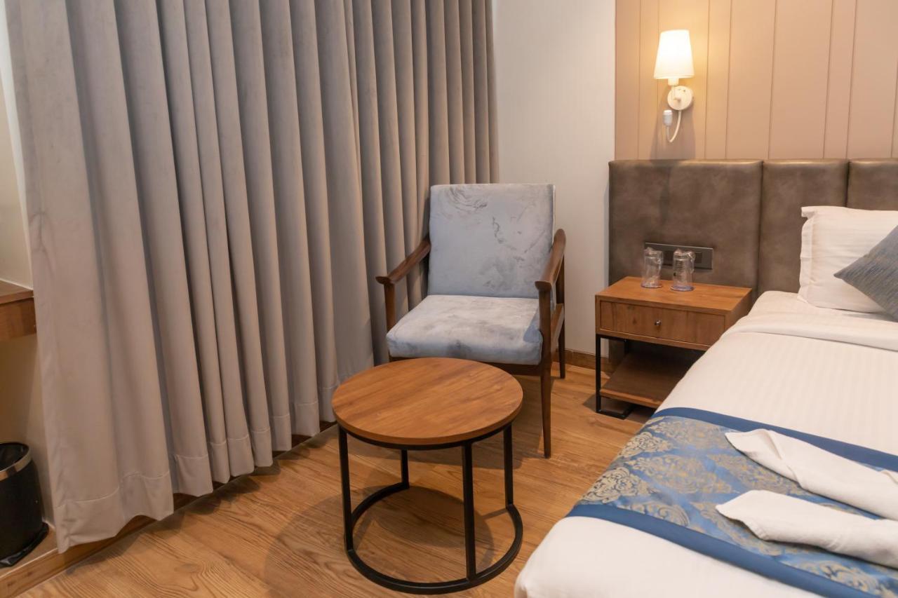 Pinnacle Grand Hotel Ahmedabad Esterno foto