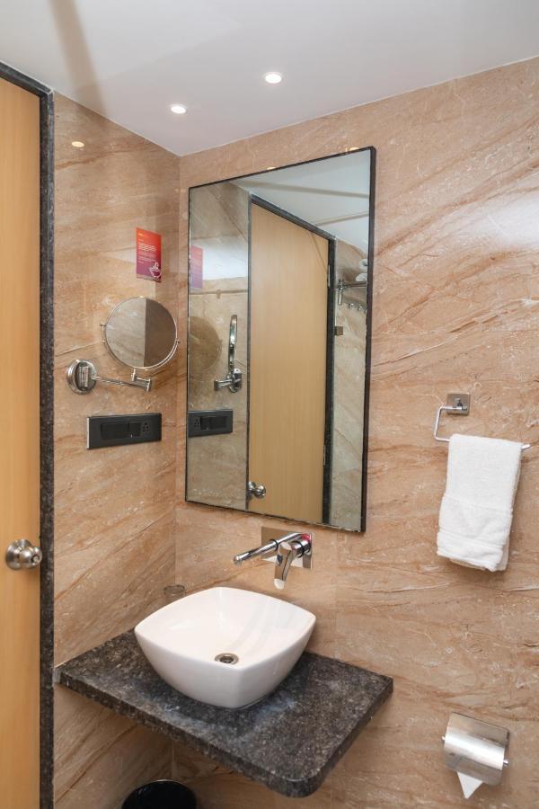 Pinnacle Grand Hotel Ahmedabad Esterno foto