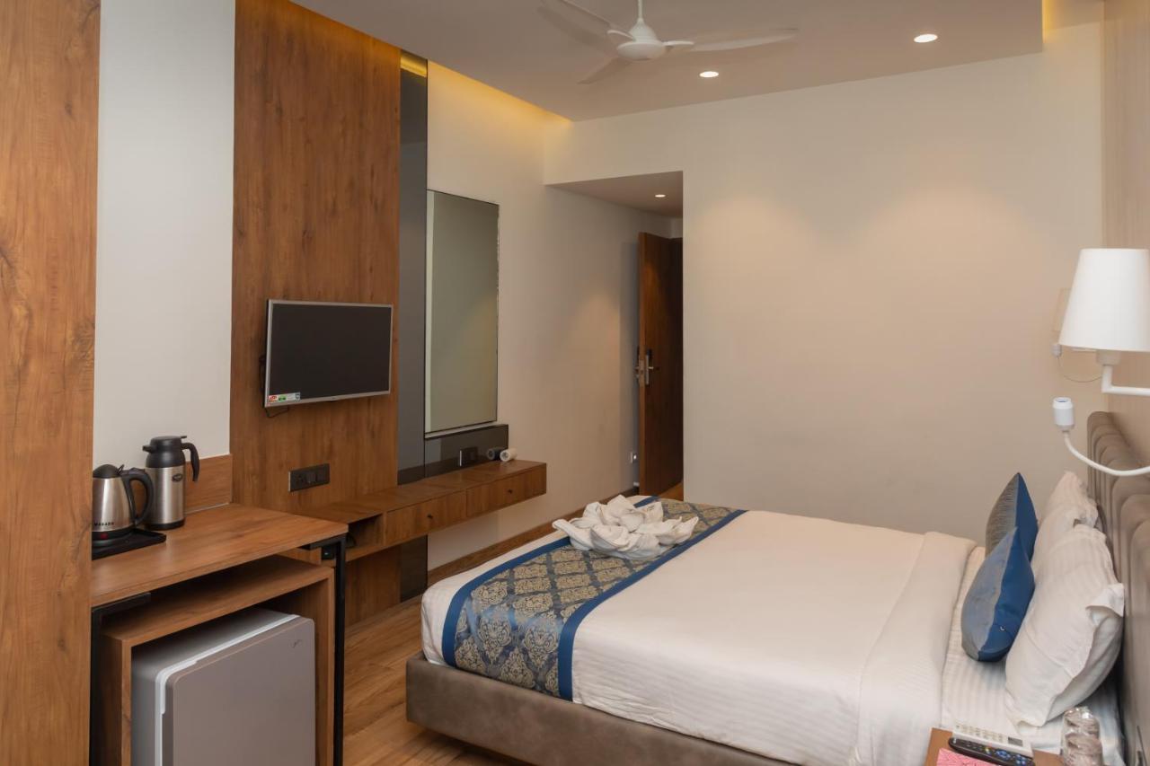 Pinnacle Grand Hotel Ahmedabad Esterno foto