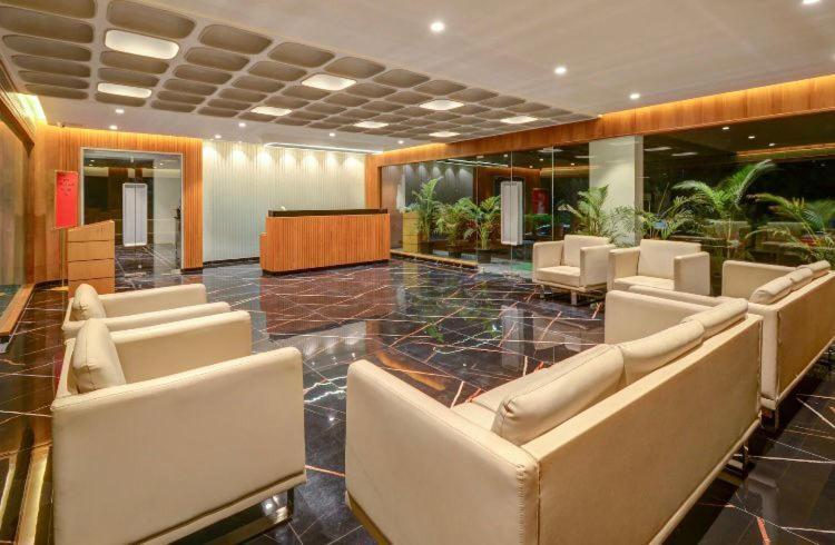 Pinnacle Grand Hotel Ahmedabad Esterno foto