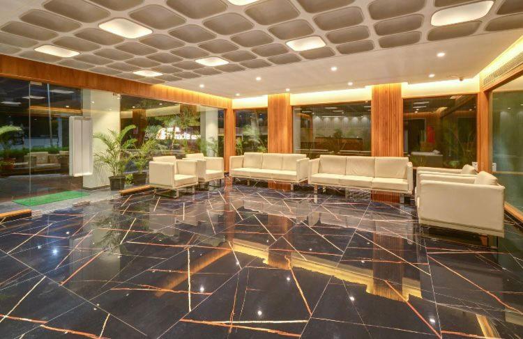 Pinnacle Grand Hotel Ahmedabad Esterno foto