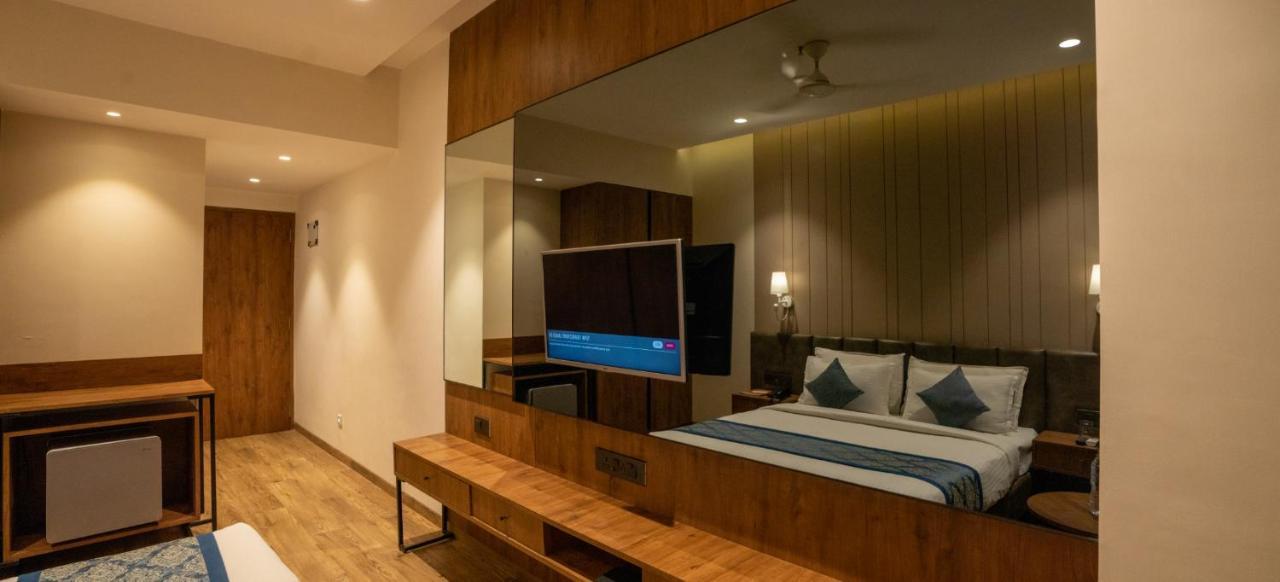Pinnacle Grand Hotel Ahmedabad Esterno foto