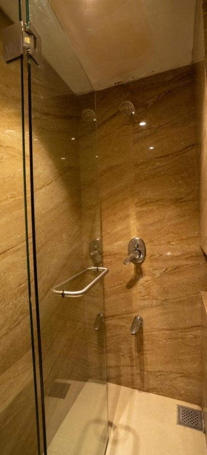 Pinnacle Grand Hotel Ahmedabad Esterno foto