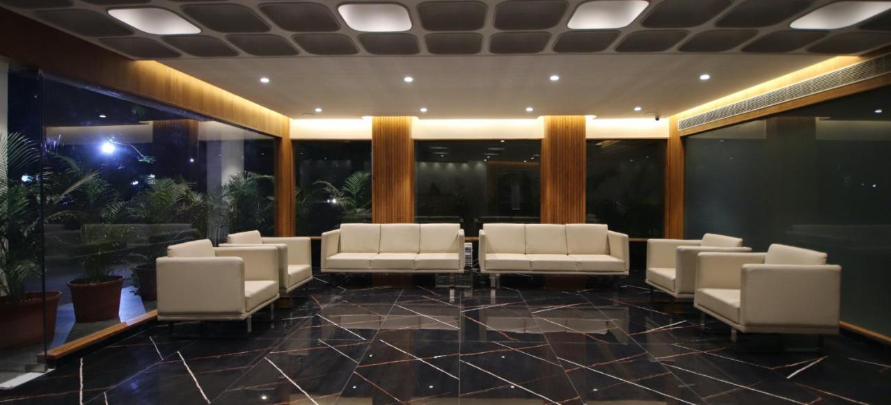 Pinnacle Grand Hotel Ahmedabad Esterno foto