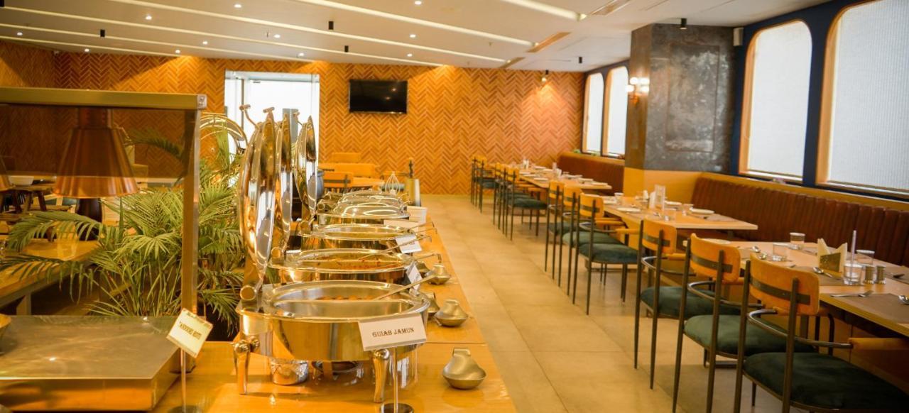 Pinnacle Grand Hotel Ahmedabad Esterno foto