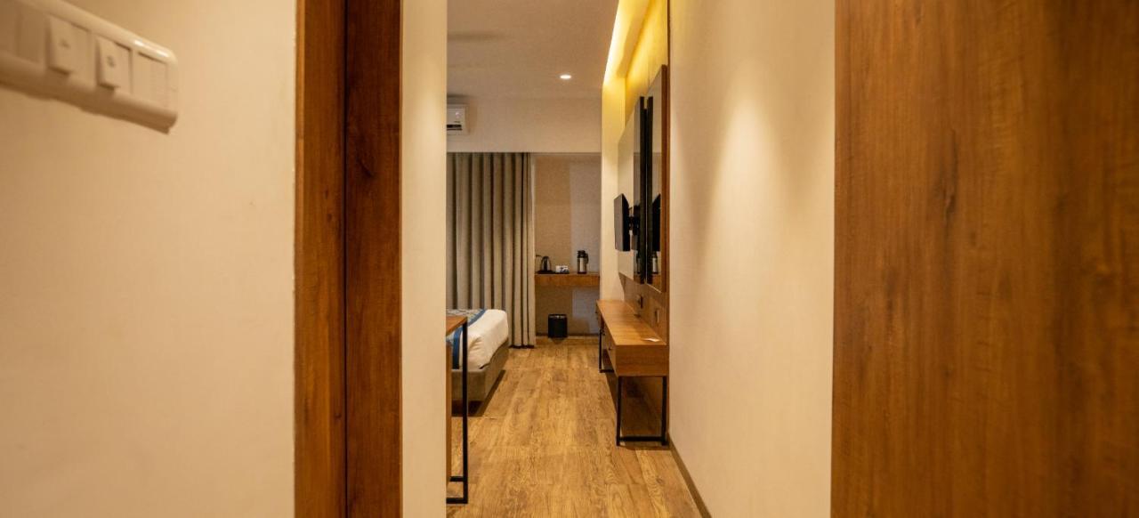 Pinnacle Grand Hotel Ahmedabad Esterno foto