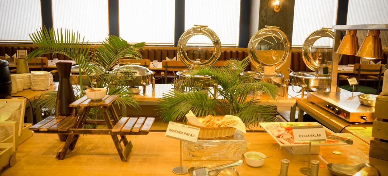 Pinnacle Grand Hotel Ahmedabad Esterno foto