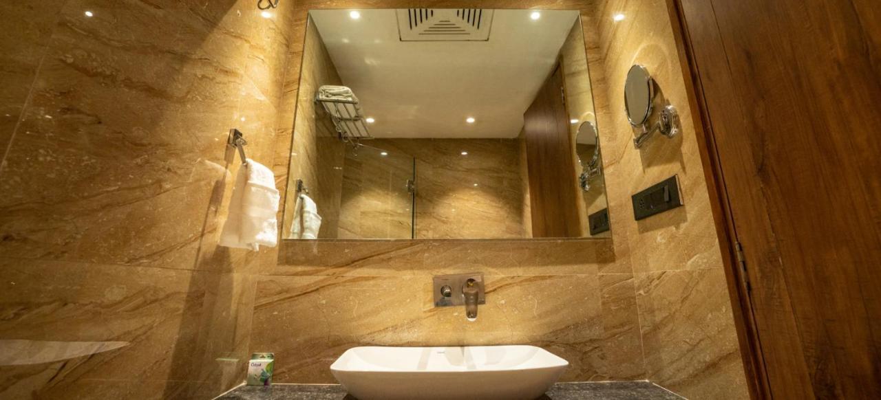 Pinnacle Grand Hotel Ahmedabad Esterno foto