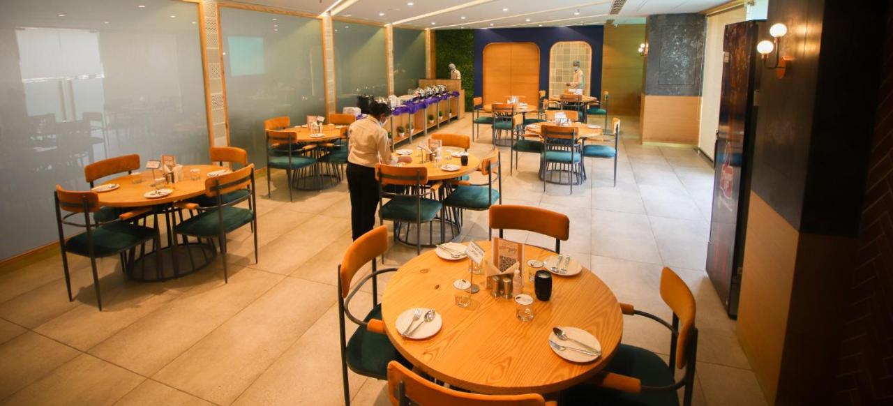 Pinnacle Grand Hotel Ahmedabad Esterno foto